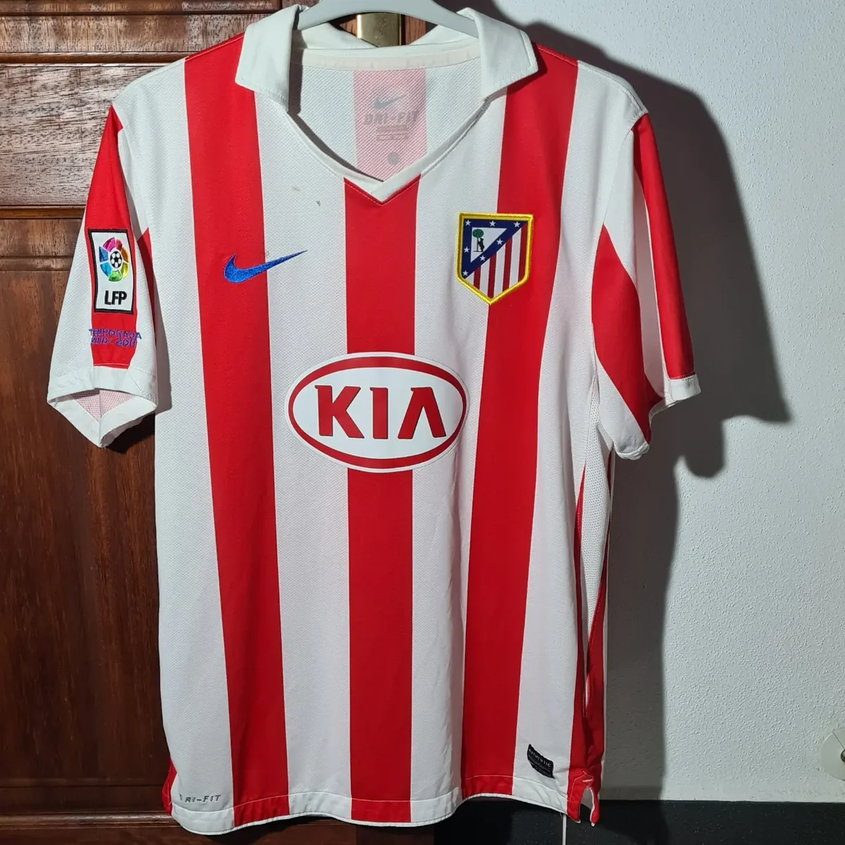 Atlético Madrid 2010-11 home shirt, photo from a collector
