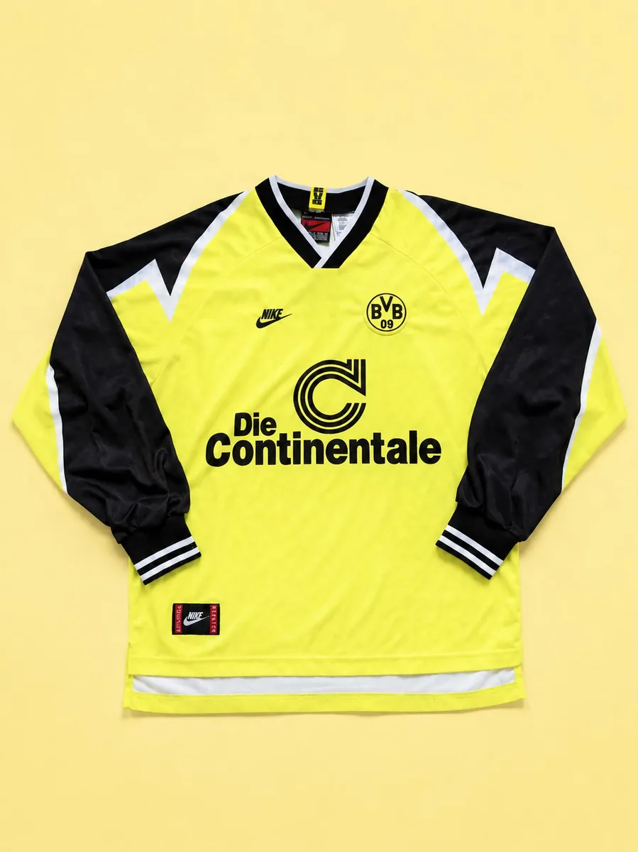 Borussia Dortmund 1995-96 home shirt, photo from a collector