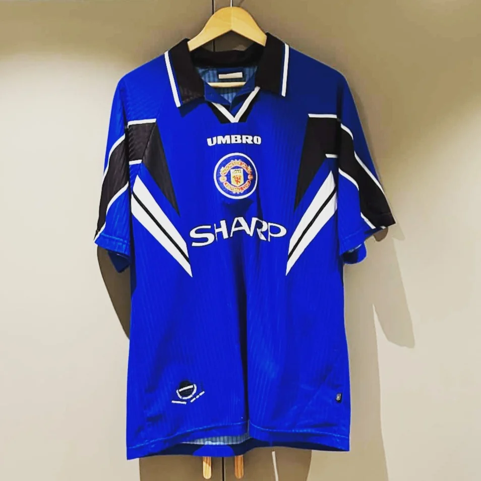 Man Utd 1996-97 third shirt, photo from a collector