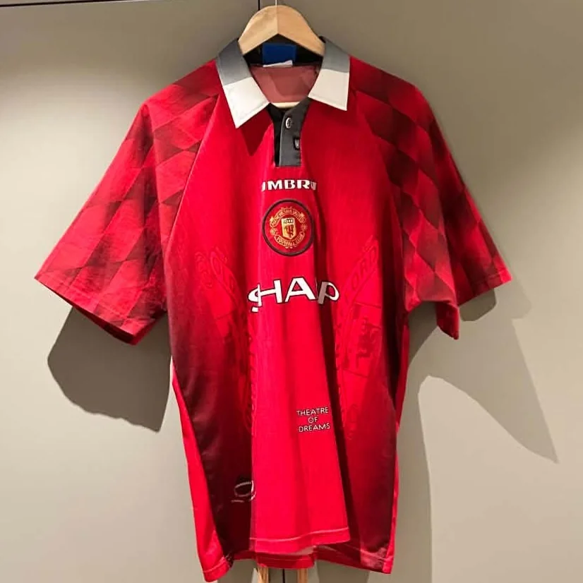 Man Utd 1996-98 home shirt, photo from a collector